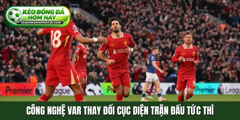 Công nghệ VAR thay đổi cục diện trận đấu tức thì