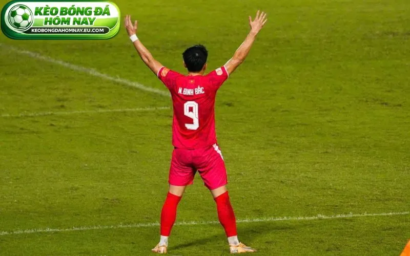 Nguyễn Đình Bắc ăn mừng trên sân - kèo bóng đá trực tuyến